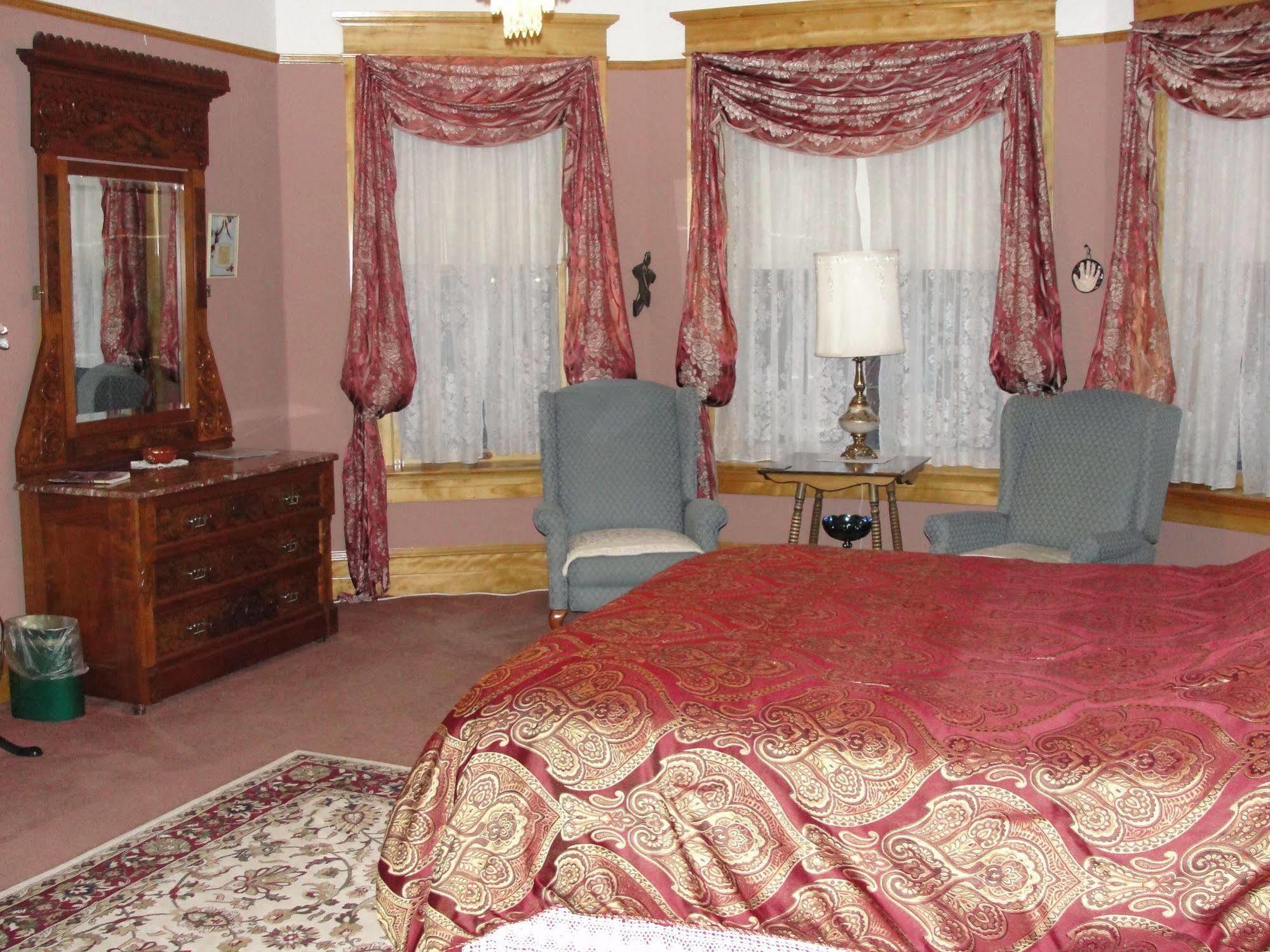 Ferris Mansion Bed And Breakfast Роулинс Экстерьер фото